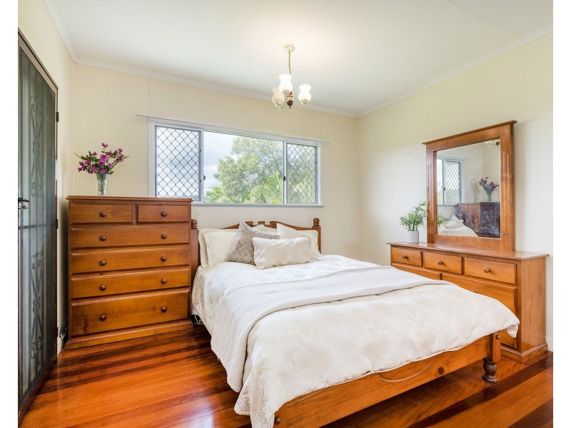 15 Carnelian Street, Holland Park QLD 4121