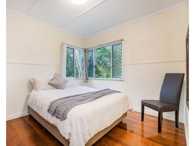 15 Carnelian Street, Holland Park QLD 4121