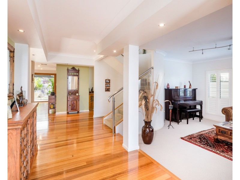 8 Piccadilly Place, Carindale QLD 4152