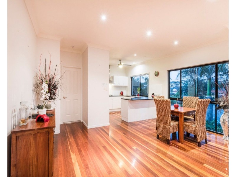 12 Arncliffe Street, Carindale QLD 4152