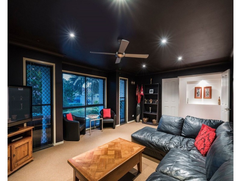 12 Arncliffe Street, Carindale QLD 4152