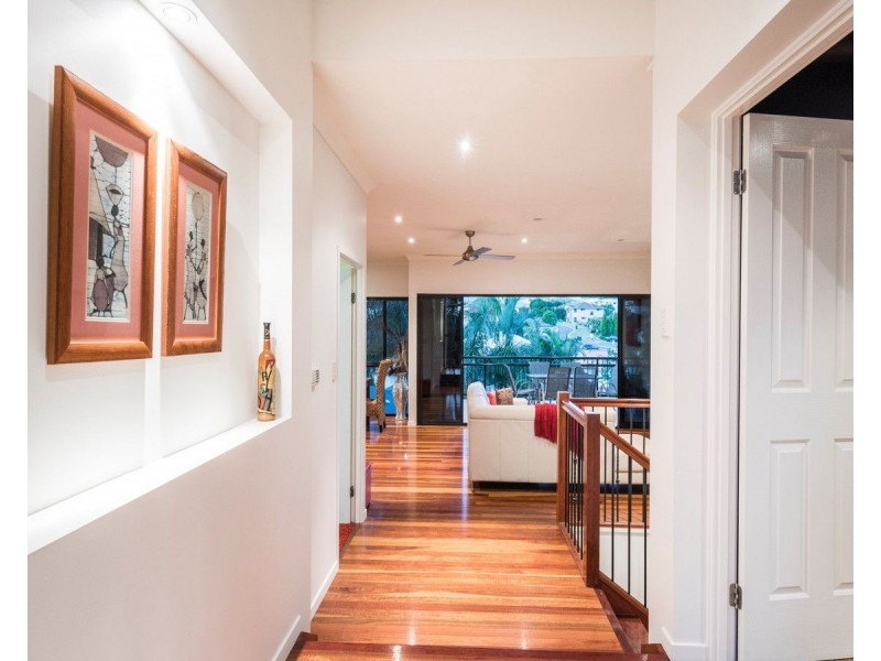 12 Arncliffe Street, Carindale QLD 4152