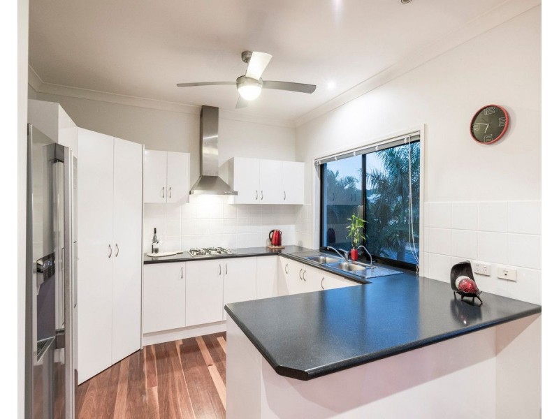 12 Arncliffe Street, Carindale QLD 4152