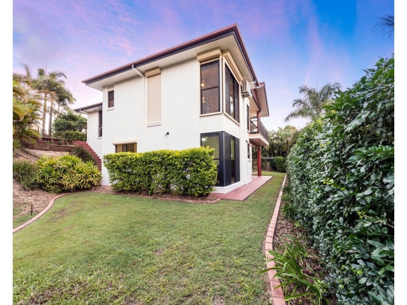 12 Arncliffe Street, Carindale QLD 4152