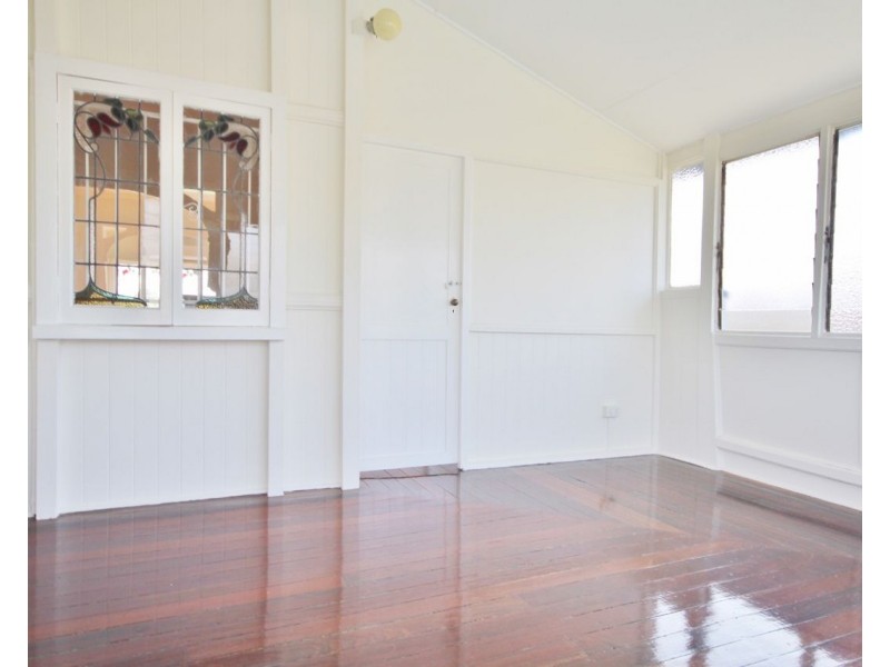 18 Chatsworth Road, Greenslopes QLD 4120