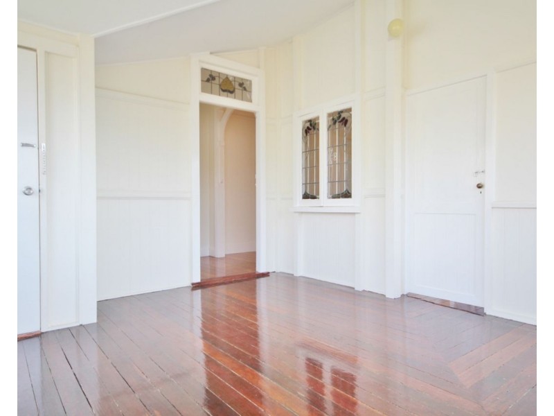 18 Chatsworth Road, Greenslopes QLD 4120