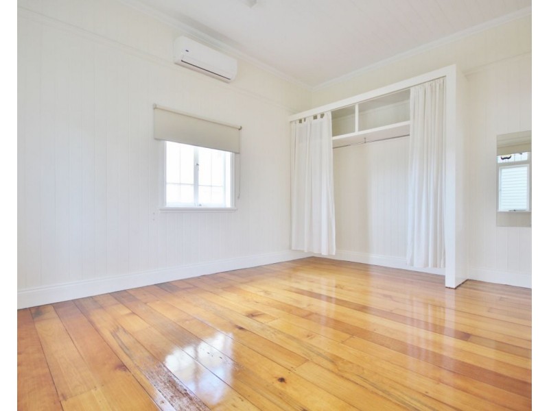18 Chatsworth Road, Greenslopes QLD 4120