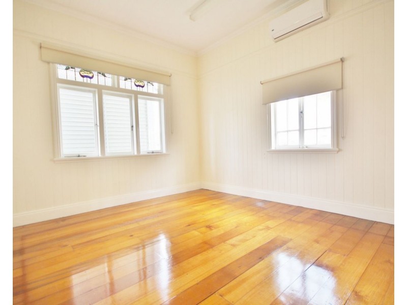 18 Chatsworth Road, Greenslopes QLD 4120