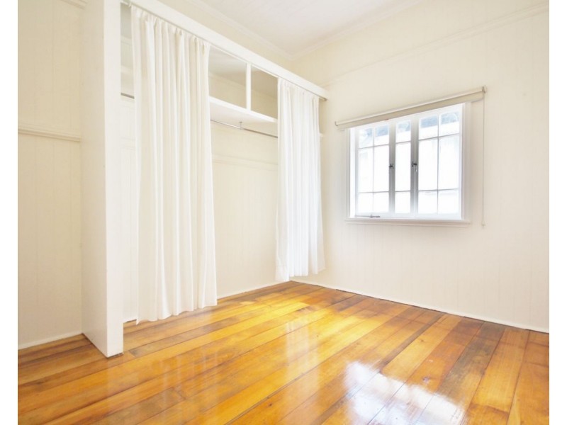 18 Chatsworth Road, Greenslopes QLD 4120