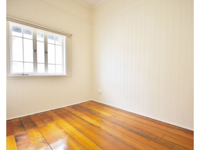 18 Chatsworth Road, Greenslopes QLD 4120