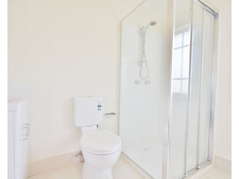 18 Chatsworth Road, Greenslopes QLD 4120