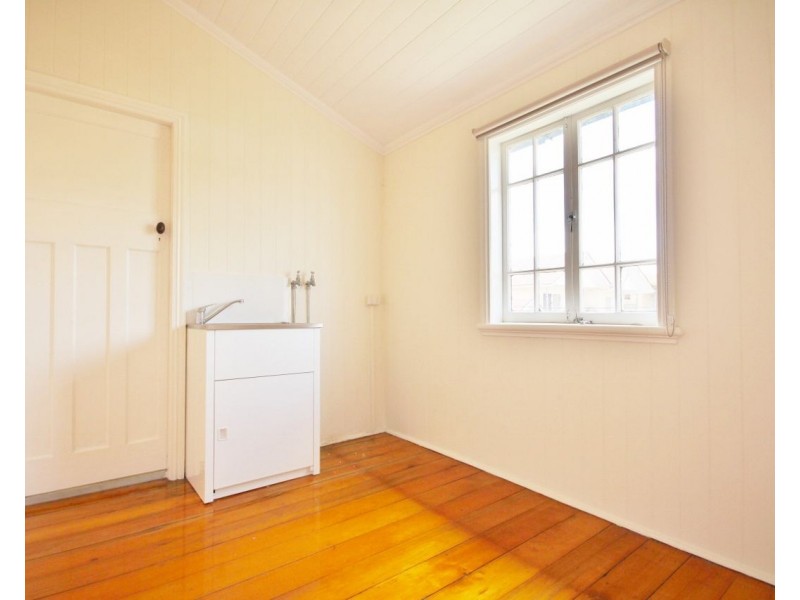 18 Chatsworth Road, Greenslopes QLD 4120