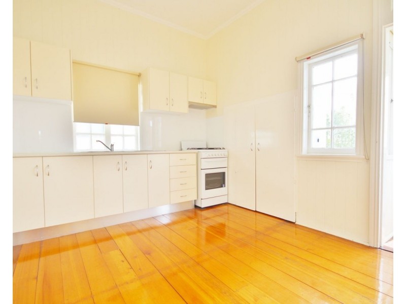 18 Chatsworth Road, Greenslopes QLD 4120