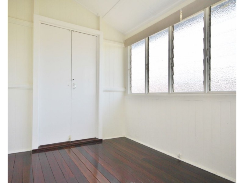 18 Chatsworth Road, Greenslopes QLD 4120