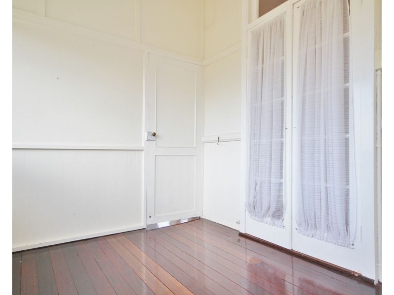 18 Chatsworth Road, Greenslopes QLD 4120