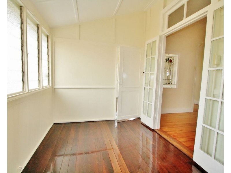 18 Chatsworth Road, Greenslopes QLD 4120
