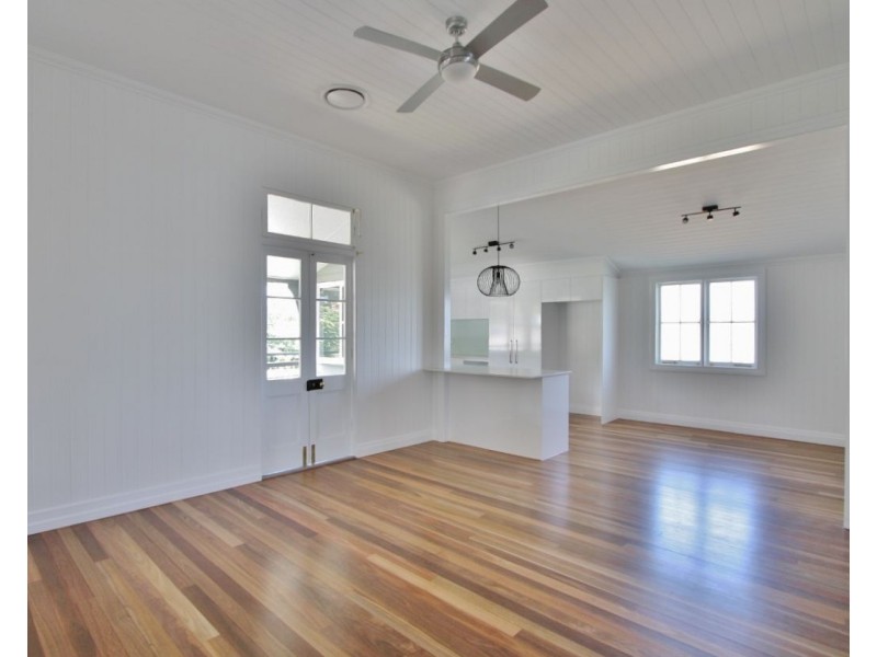 111 Victor Street, Holland Park QLD 4121