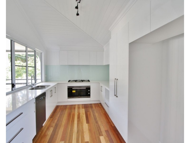 111 Victor Street, Holland Park QLD 4121