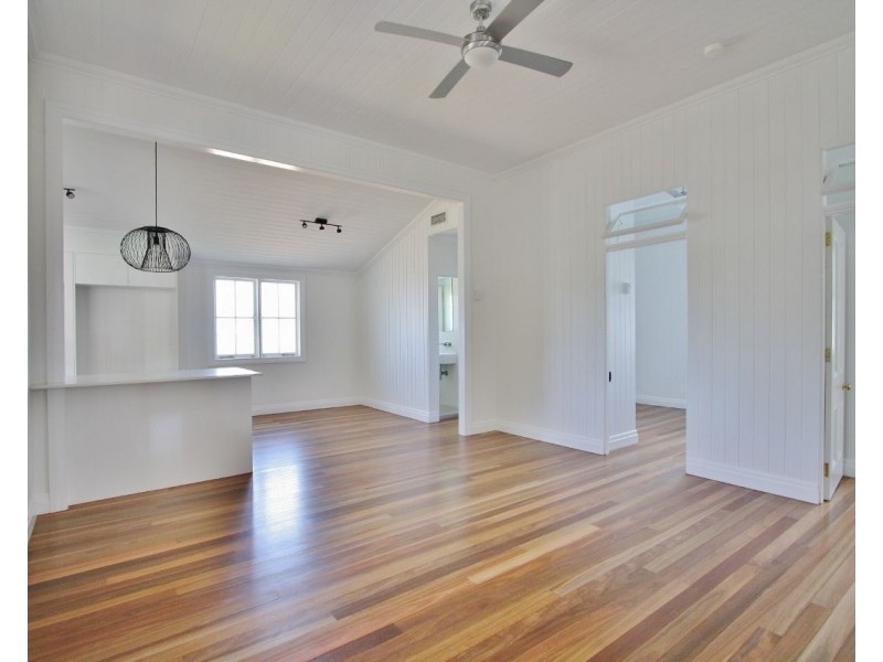 111 Victor Street, Holland Park QLD 4121