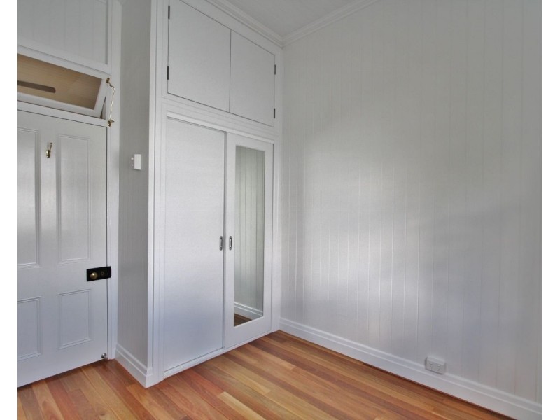 111 Victor Street, Holland Park QLD 4121