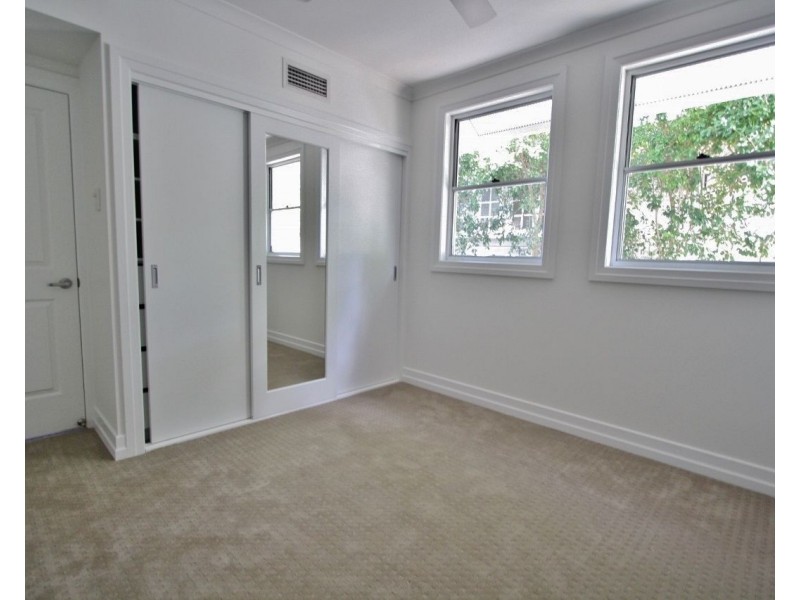 111 Victor Street, Holland Park QLD 4121