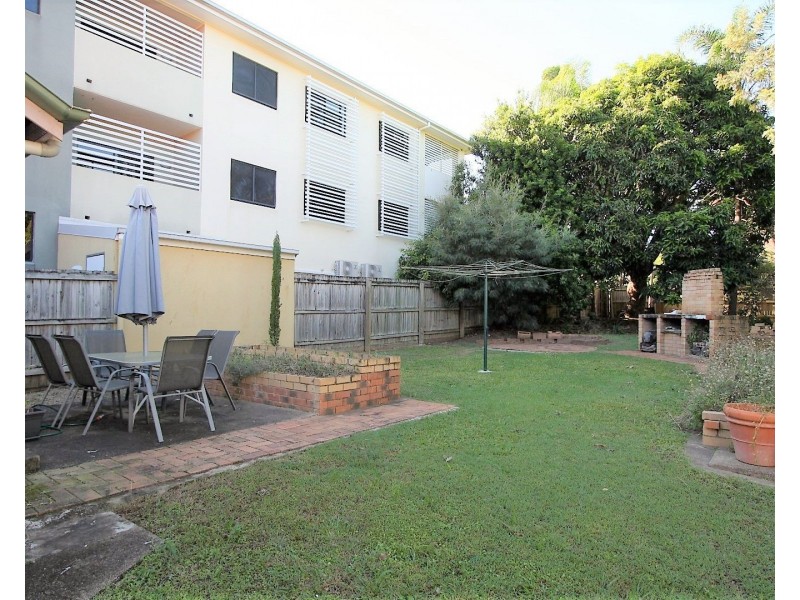 34 Crump Street, Holland Park West QLD 4121