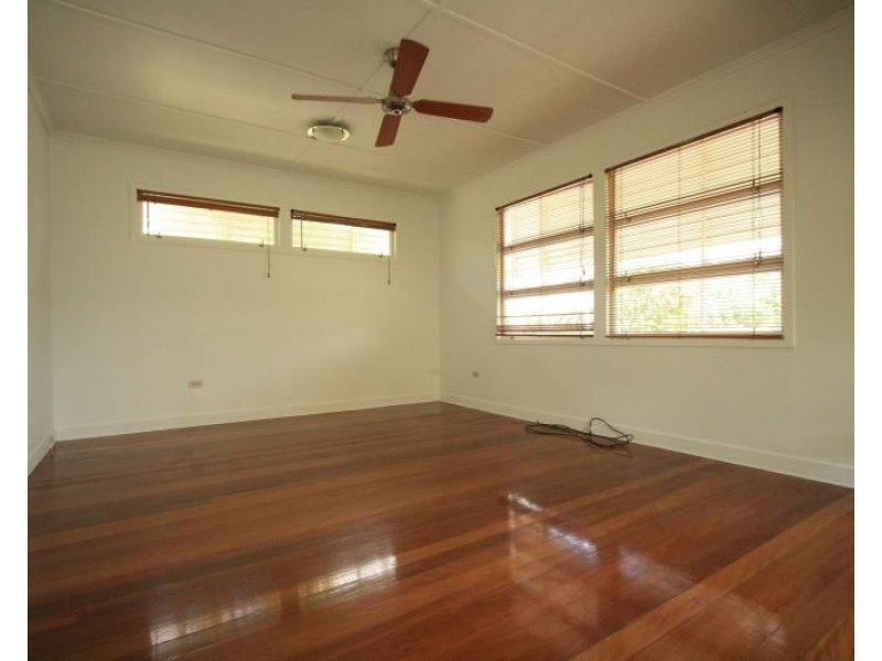 9 Silverstone Street, Holland Park West QLD 4121