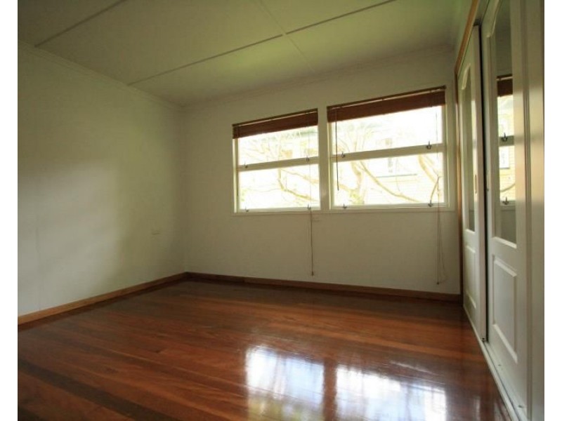 9 Silverstone Street, Holland Park West QLD 4121