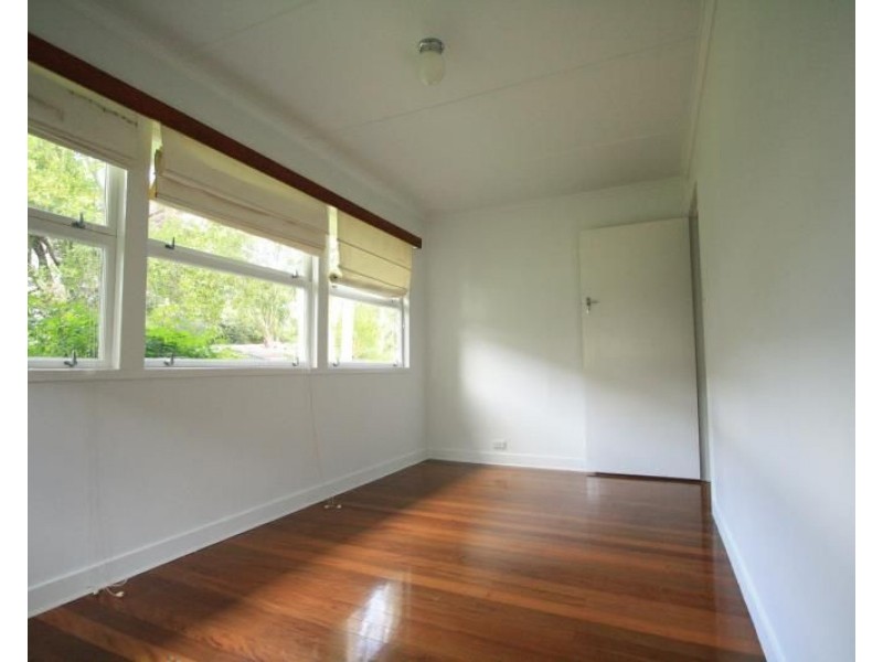 9 Silverstone Street, Holland Park West QLD 4121