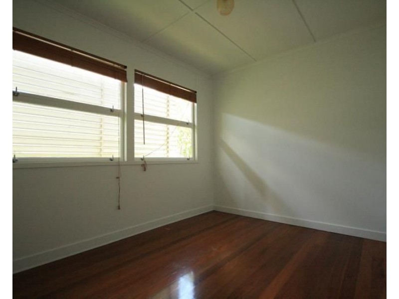 9 Silverstone Street, Holland Park West QLD 4121