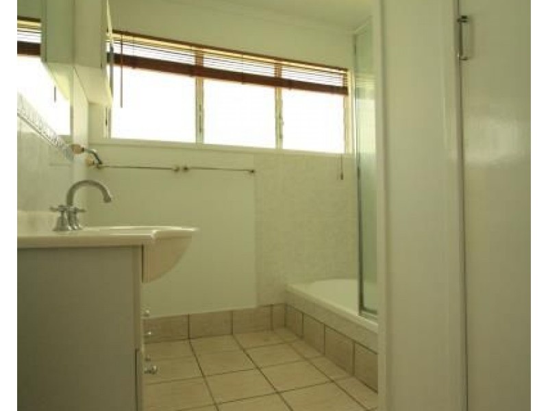 9 Silverstone Street, Holland Park West QLD 4121