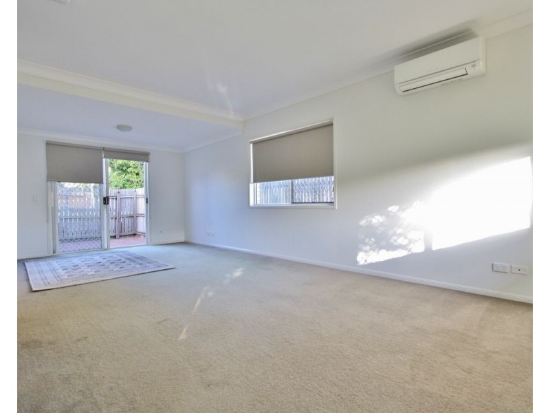 1/180 Seville Road, Holland Park QLD 4121