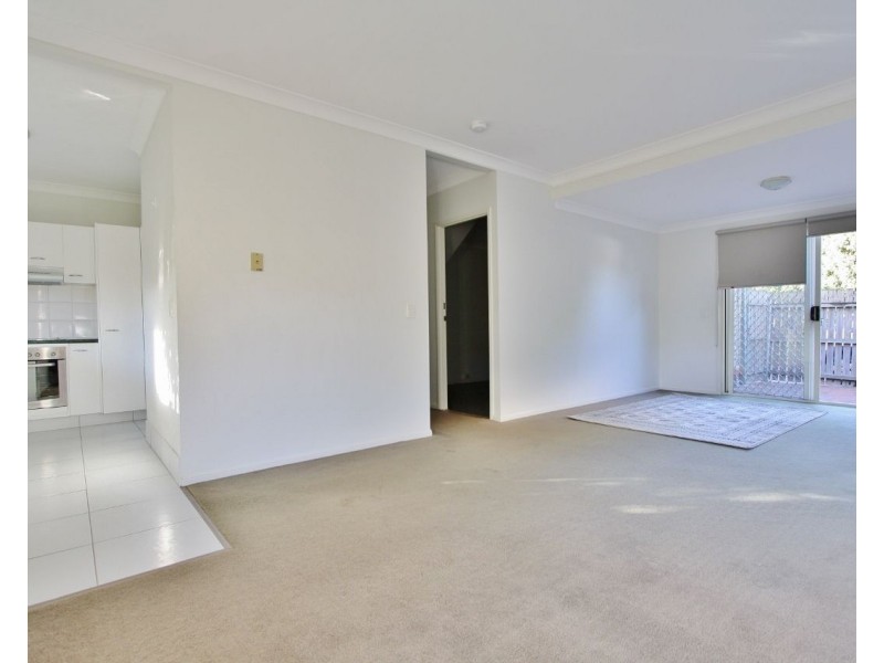 1/180 Seville Road, Holland Park QLD 4121