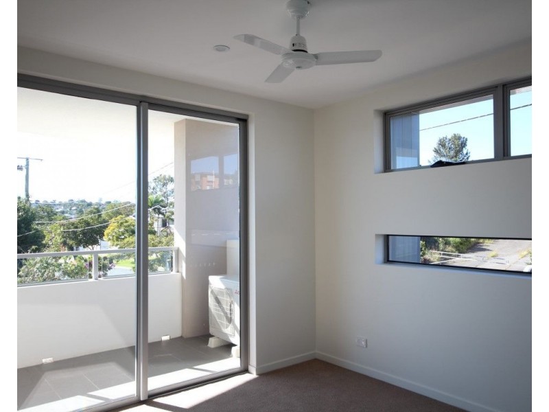 4/908 Logan Road, Holland Park West QLD 4121