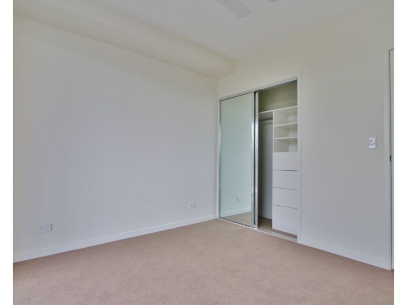 4/908 Logan Road, Holland Park West QLD 4121