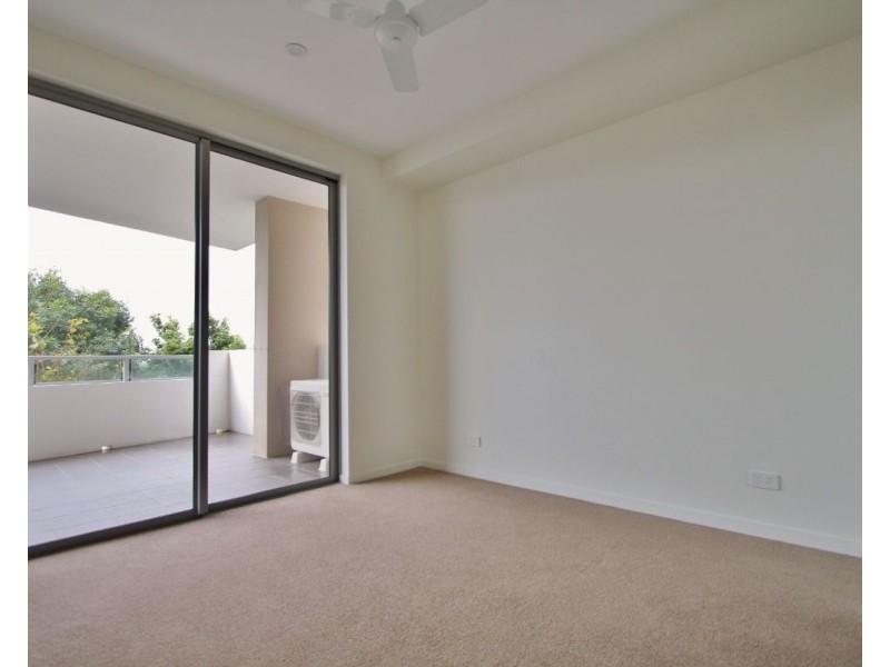 4/908 Logan Road, Holland Park West QLD 4121