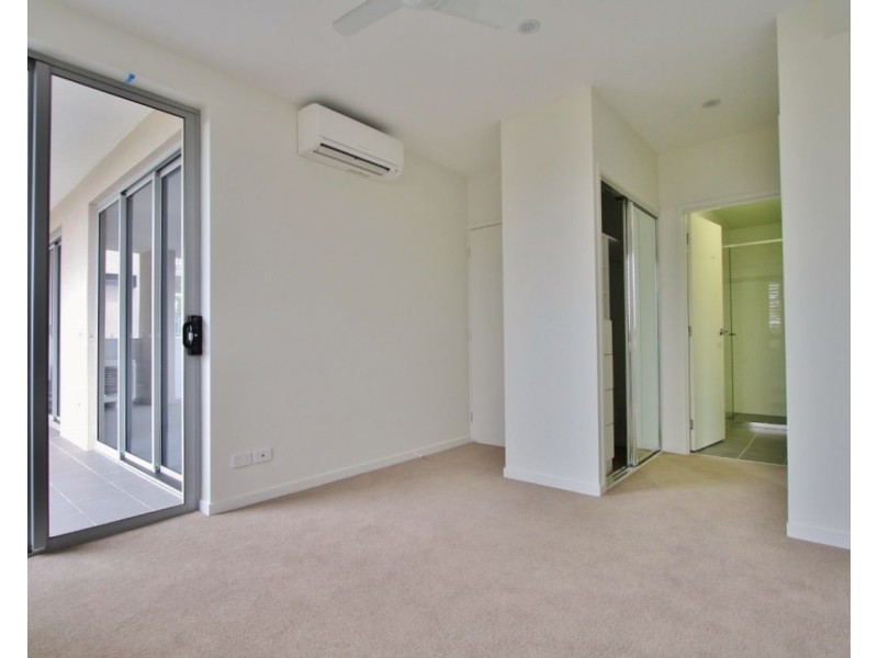 4/908 Logan Road, Holland Park West QLD 4121