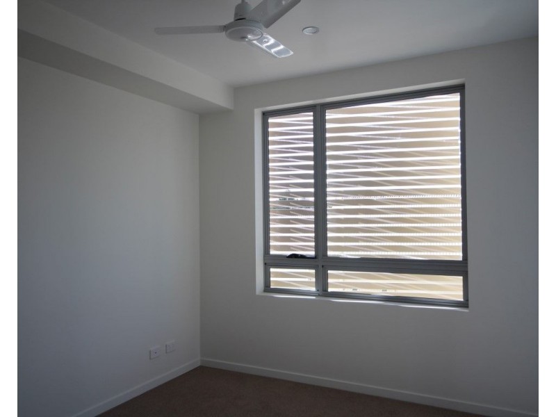 4/908 Logan Road, Holland Park West QLD 4121