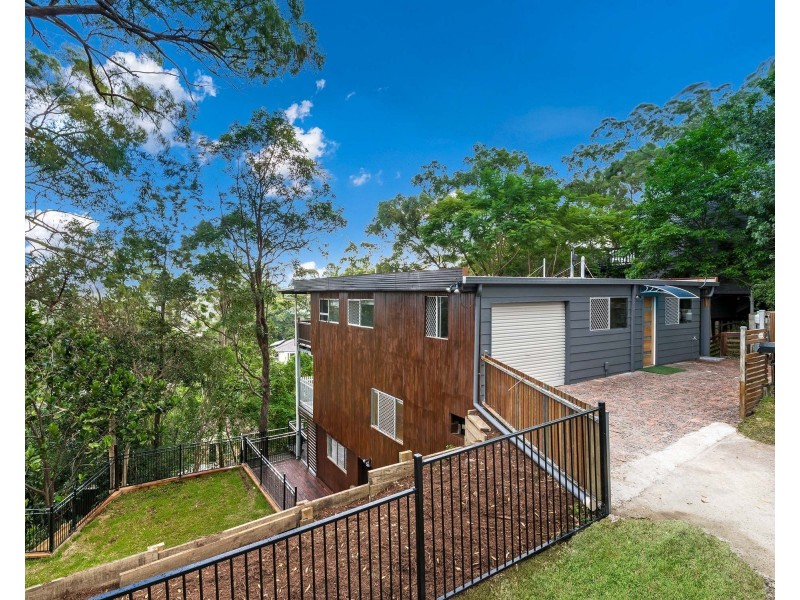 15 Cluden Street, Holland Park West QLD 4121