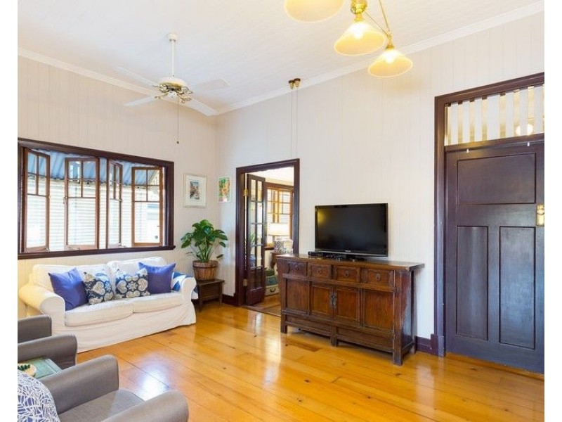 92 Graceville Avenue, Graceville QLD 4075