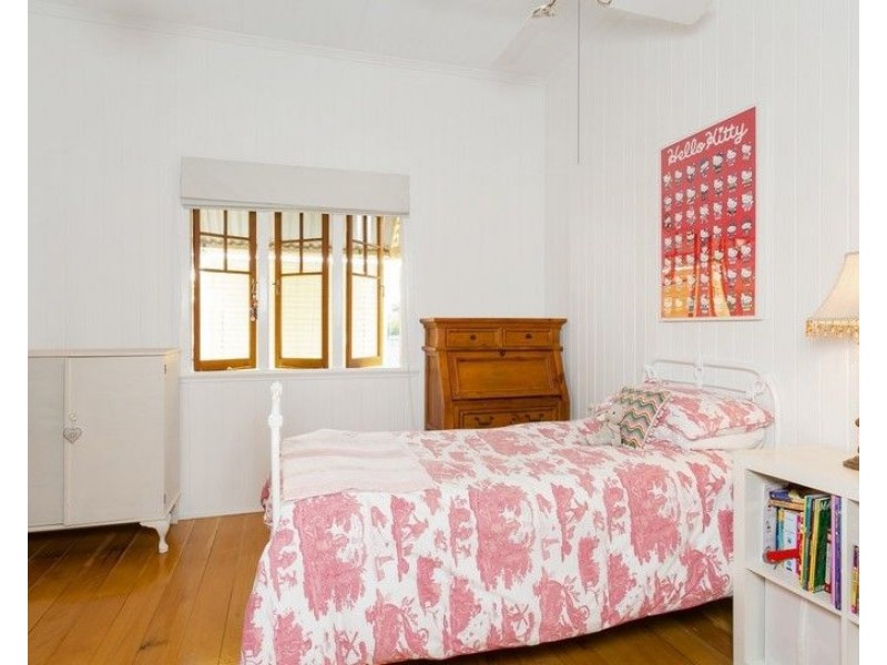 92 Graceville Avenue, Graceville QLD 4075