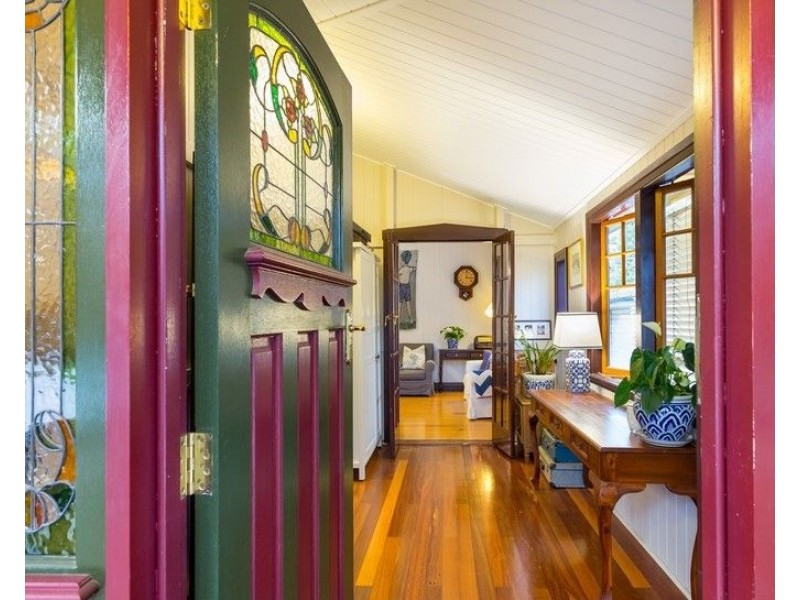 92 Graceville Avenue, Graceville QLD 4075