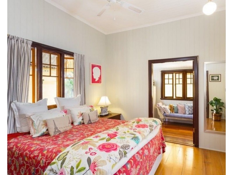 92 Graceville Avenue, Graceville QLD 4075