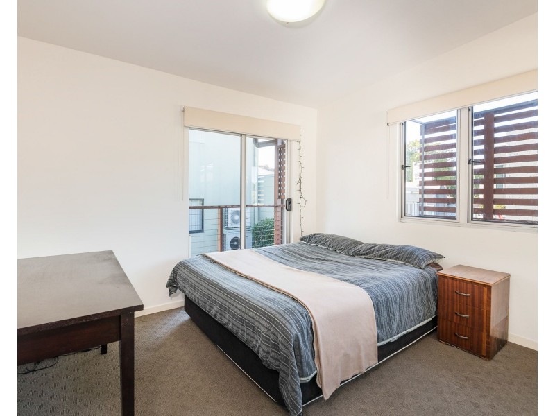 3/617 Logan Road, Greenslopes QLD 4120