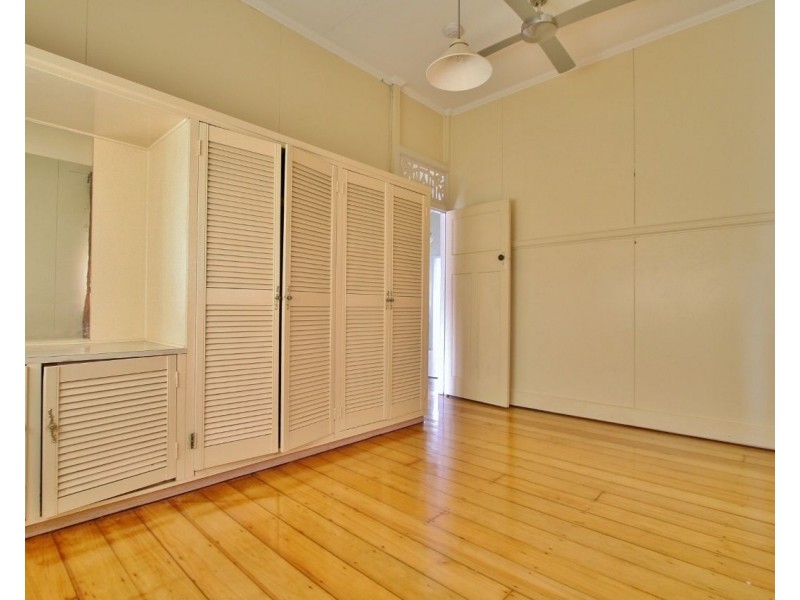 62 Thomas Street, Greenslopes QLD 4120