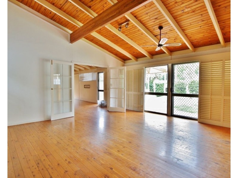 4 McLaren Street, Fig Tree Pocket QLD 4069