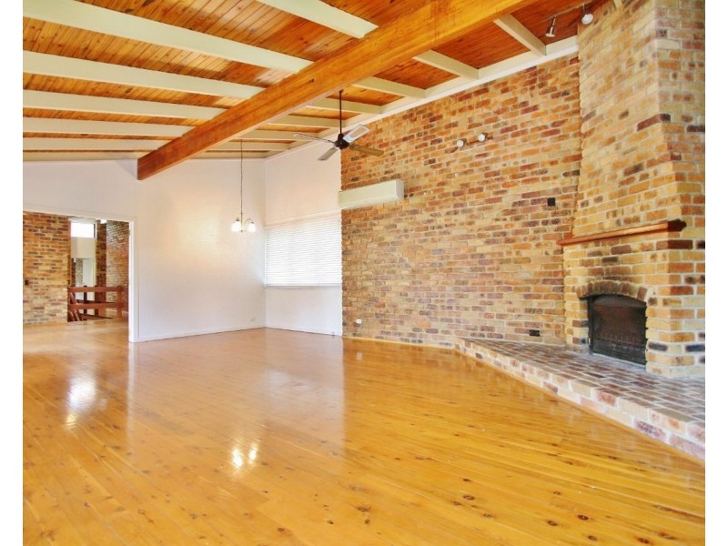 4 McLaren Street, Fig Tree Pocket QLD 4069