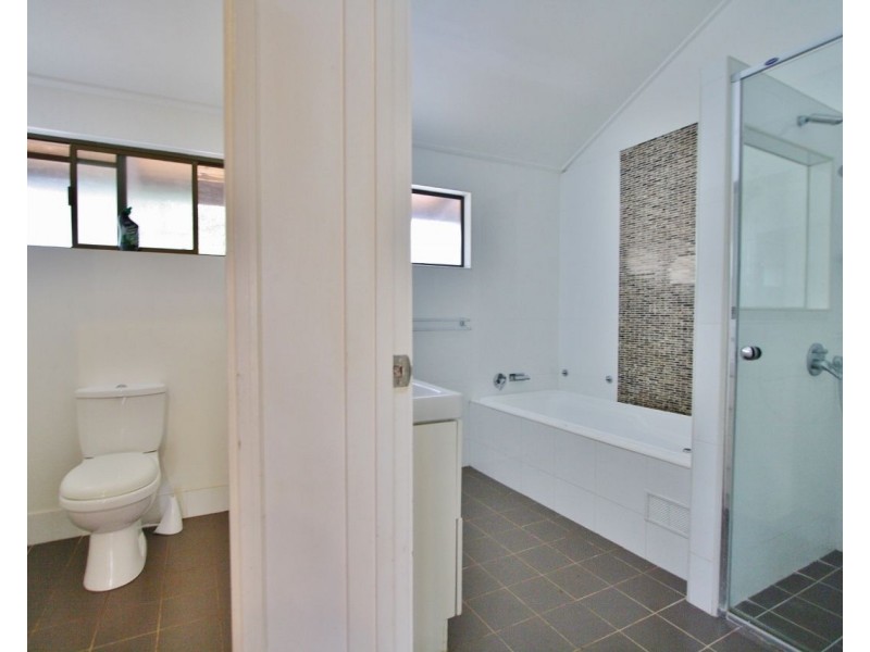 4 McLaren Street, Fig Tree Pocket QLD 4069