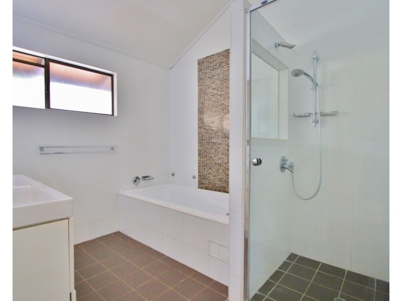 4 McLaren Street, Fig Tree Pocket QLD 4069