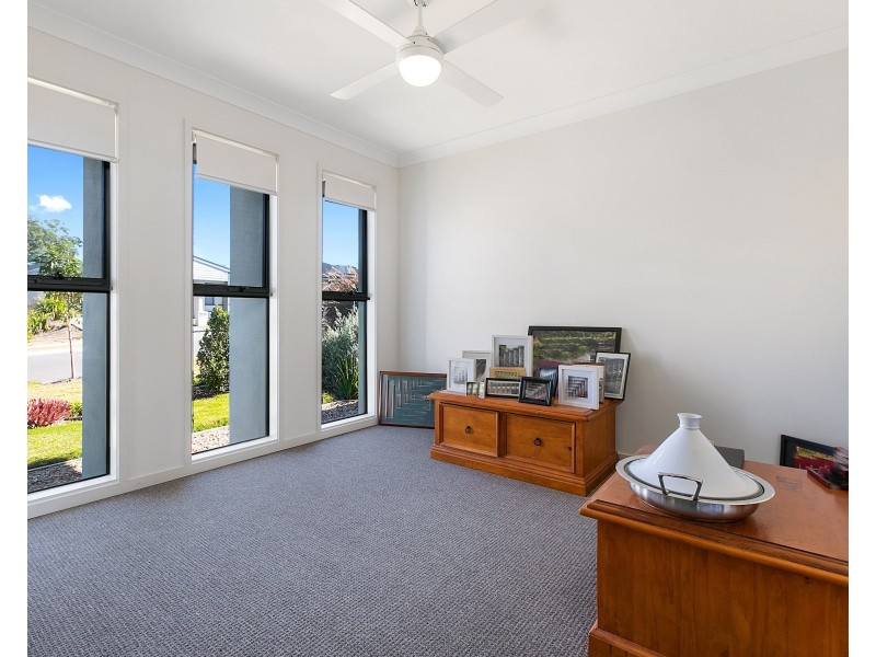 44 Eagleton Crescent, Leichhardt QLD 4305